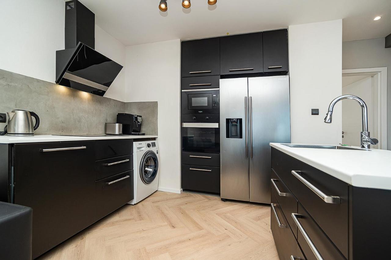 Big 4-Bedroom Flat, Terrace With Great Vitkov View Prága Kültér fotó