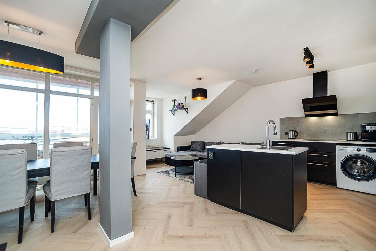 Big 4-Bedroom Flat, Terrace With Great Vitkov View Prága Kültér fotó