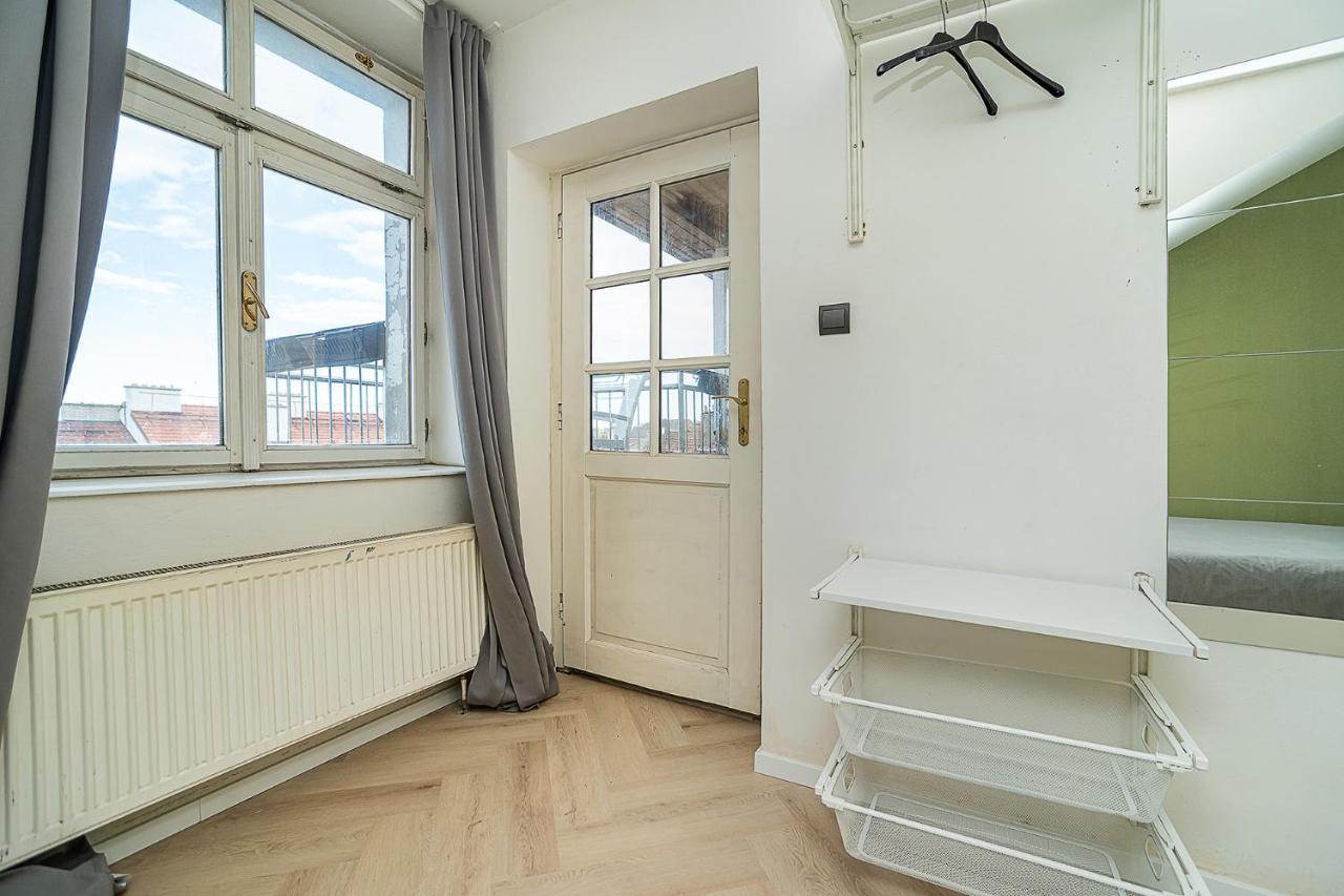 Big 4-Bedroom Flat, Terrace With Great Vitkov View Prága Kültér fotó