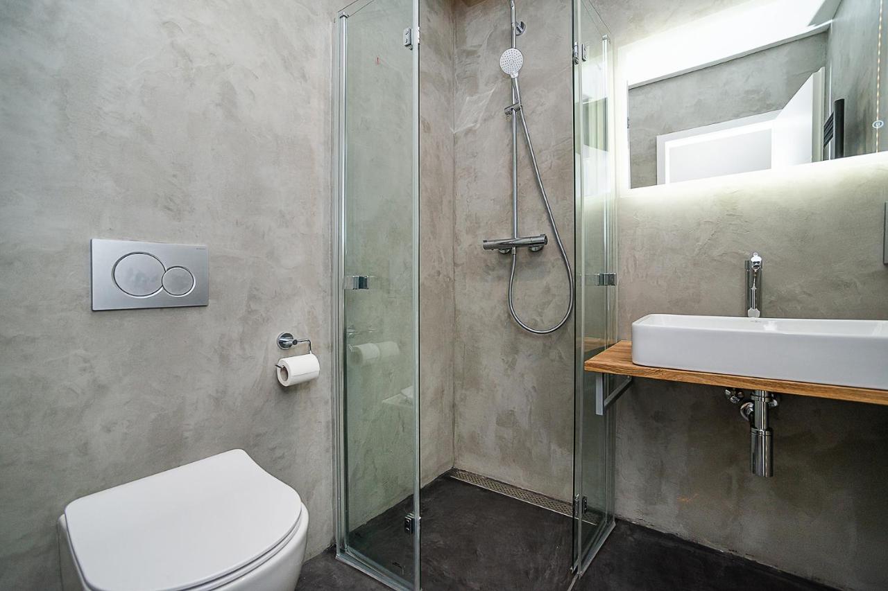 Big 4-Bedroom Flat, Terrace With Great Vitkov View Prága Kültér fotó