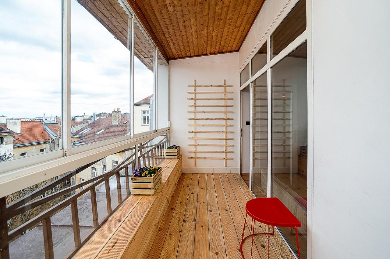 Big 4-Bedroom Flat, Terrace With Great Vitkov View Prága Kültér fotó