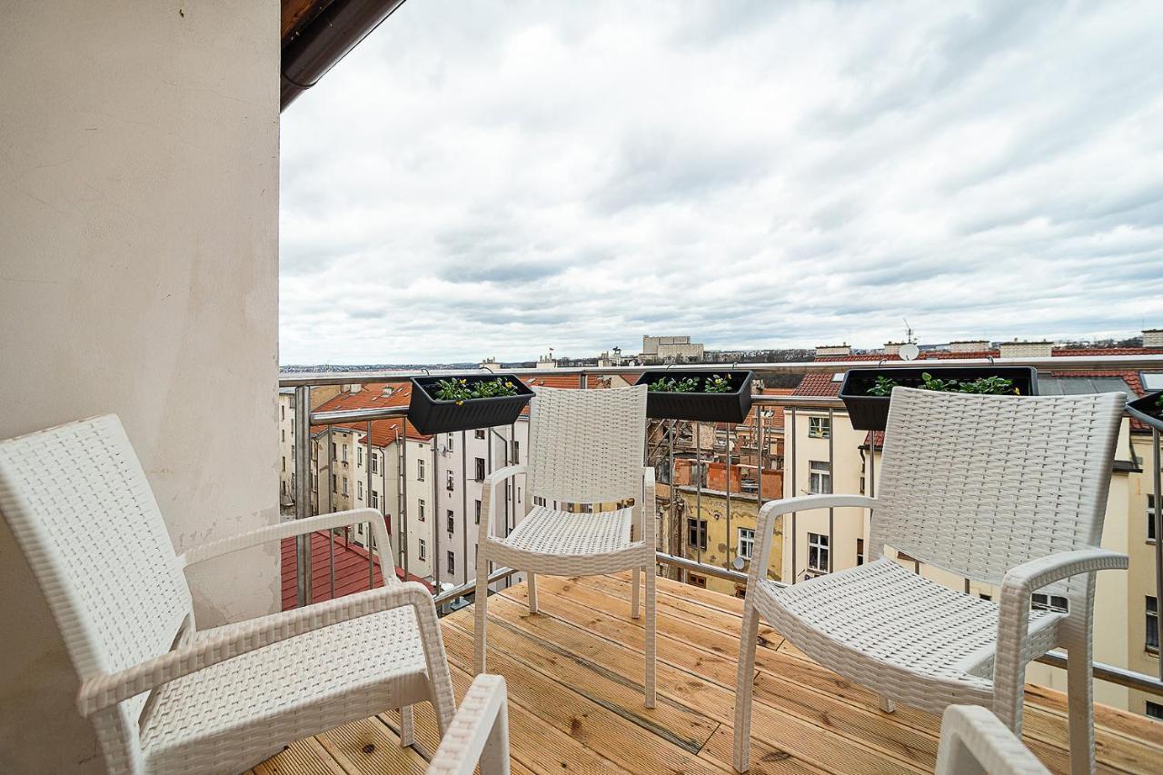 Big 4-Bedroom Flat, Terrace With Great Vitkov View Prága Kültér fotó