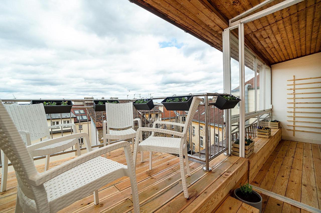 Big 4-Bedroom Flat, Terrace With Great Vitkov View Prága Kültér fotó