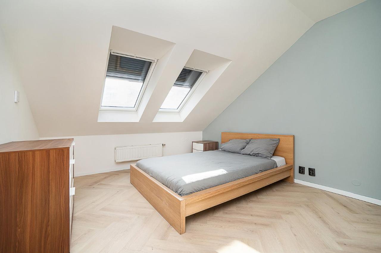 Big 4-Bedroom Flat, Terrace With Great Vitkov View Prága Kültér fotó
