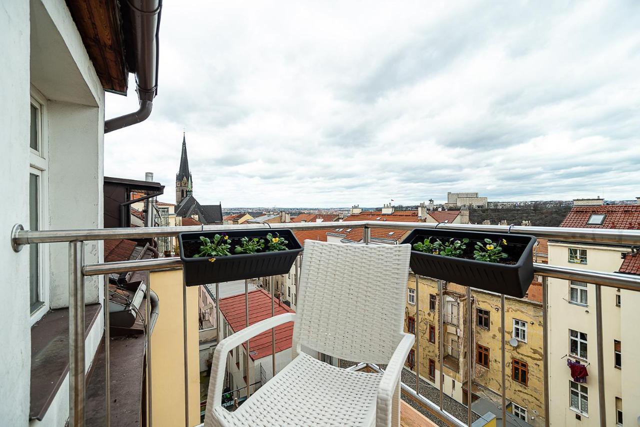 Big 4-Bedroom Flat, Terrace With Great Vitkov View Prága Kültér fotó